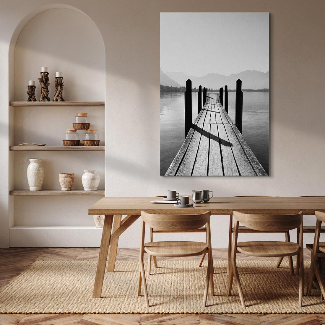 Obraz na płótnie 80x120 - Spokojna Przystań - czarno biała fotografia, drewniany pomost na jeziorze