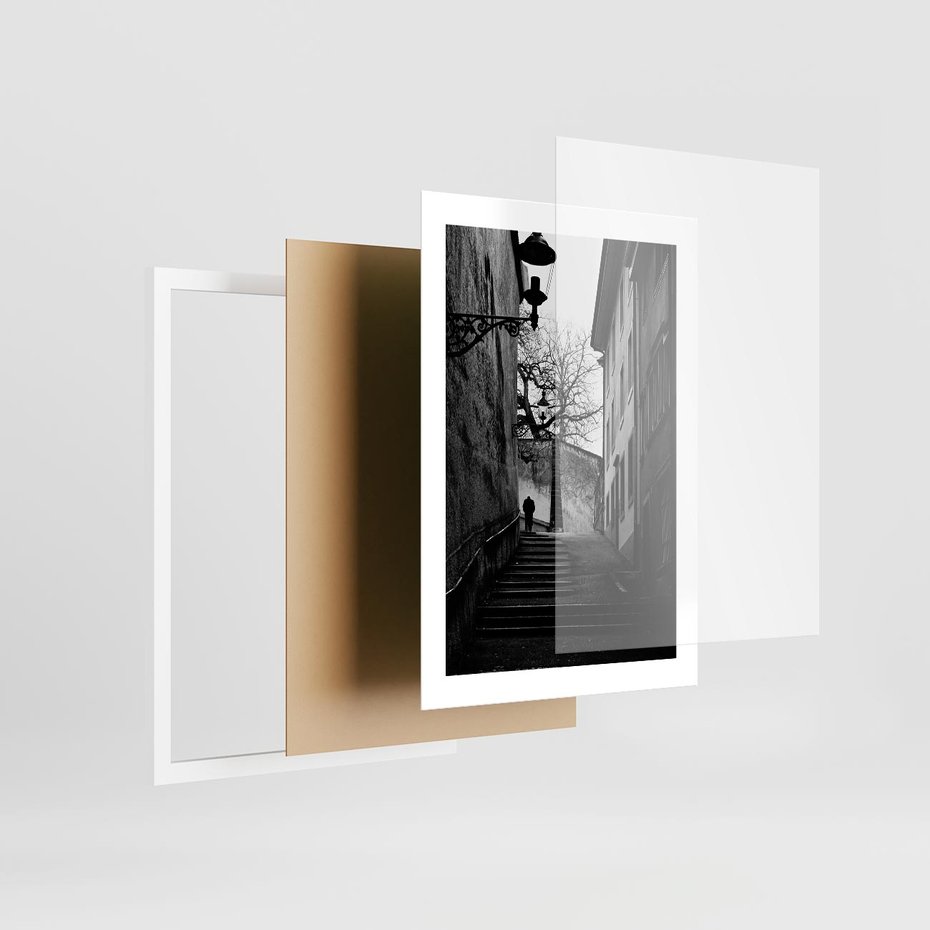 Plakat w ramie 30x40 - Ukryta Uliczka - czarno białe zdjęcie, schody - rama biała