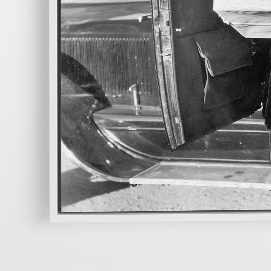 Obraz w ramie 70x50 - Nostalgiczna Podróż - fotografia vintage, lata 30 - rama biała