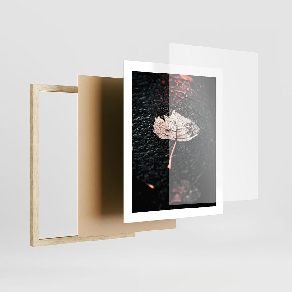 Plakat w ramie 40x50 - Jesień w Detalu: Liść na Mokrej Drodze - liść, jesień - rama drewno