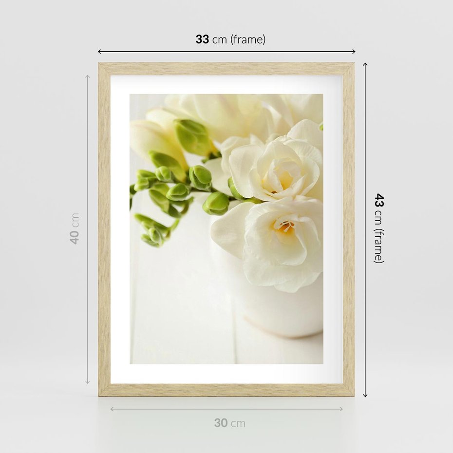 Plakat w ramie 30x40 - Subtelność białych frezji - frezja, białe - rama drewno