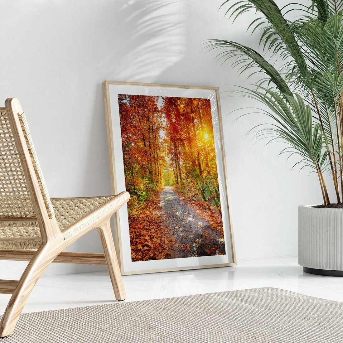 Plakat w ramie 30x40 - Kolorowe drzewa na ścieżce jesieni - las, jesień - rama drewno