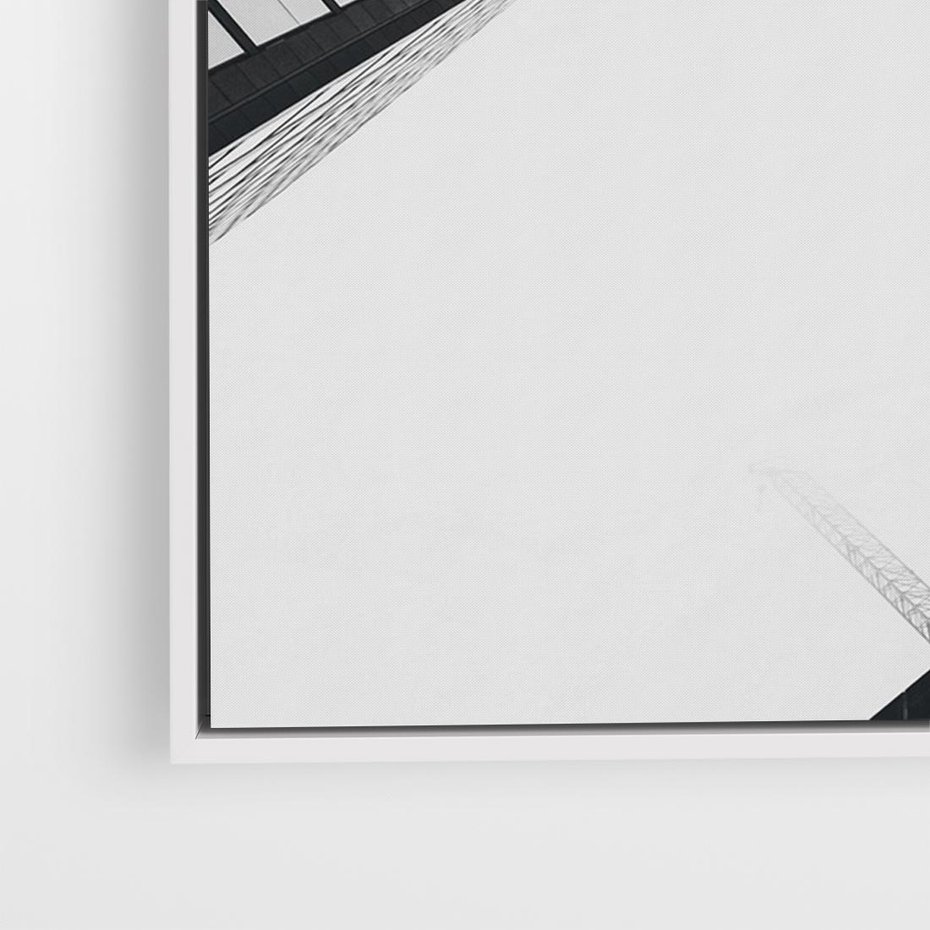 Obraz w ramie 70x50 - Nowoczesna Dynamika - perspektywa, wieżowce - rama biała