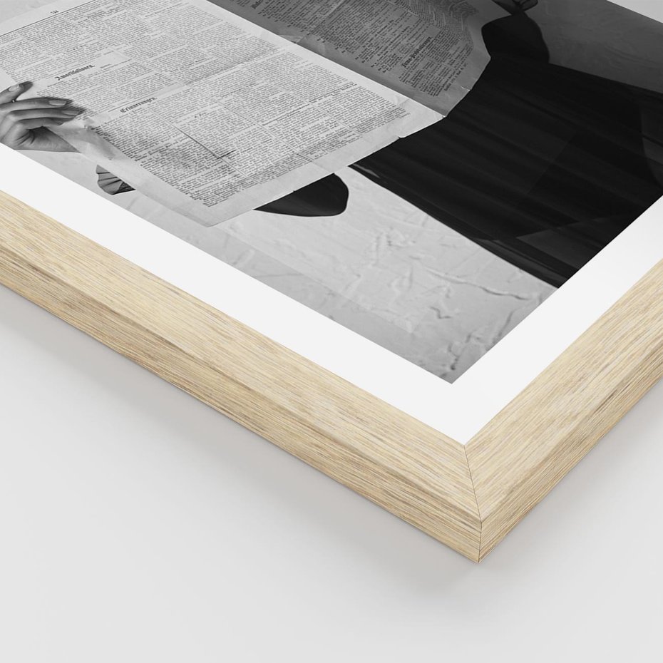 Plakat w ramie 50x70 - Nowe Wiadomości - retro zdjęcie, czarno białe - rama drewno