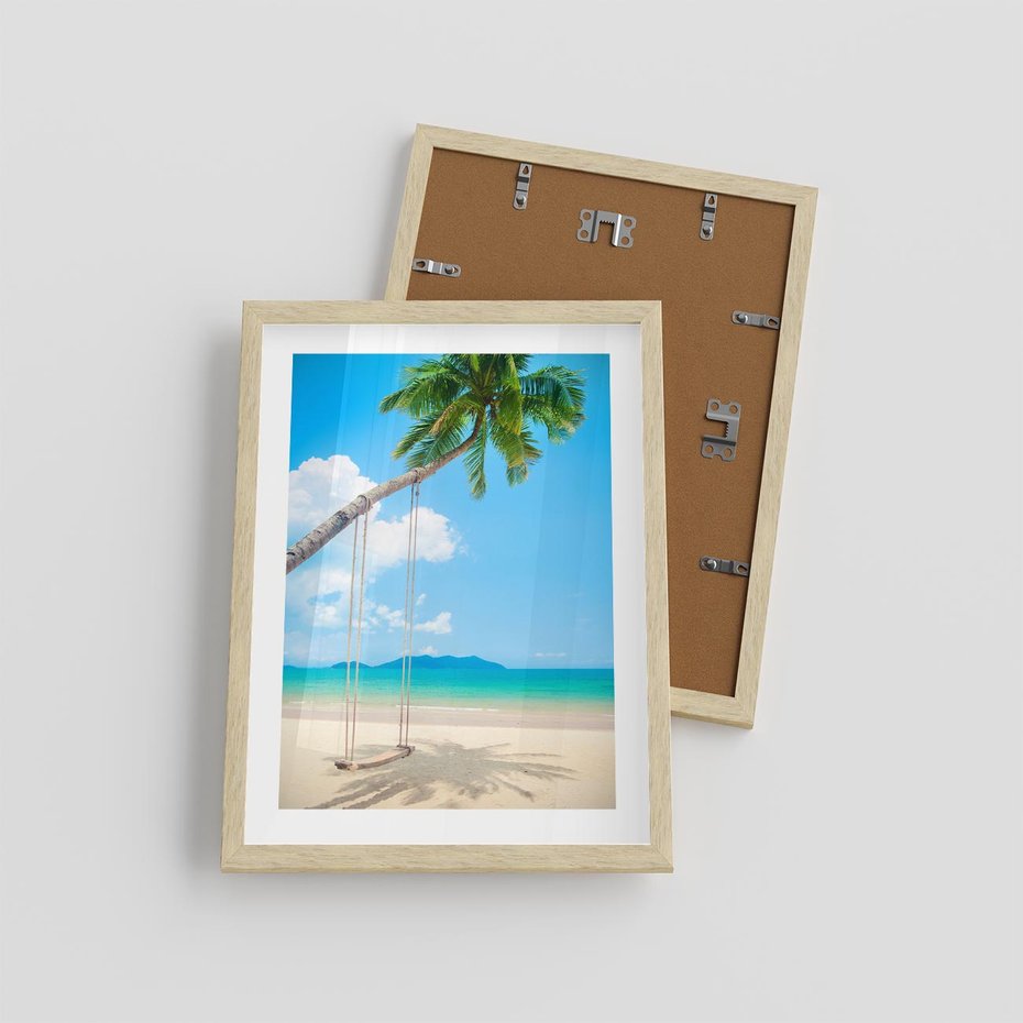 Plakat w ramie 30x40 - Hawajska palma i huśtawka na plaży - palma, huśtawka - rama drewno