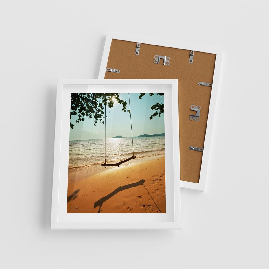 Plakat w ramie 40x50 - Tropikalna plaża i huśtawka - plaża, tropiki - rama biała