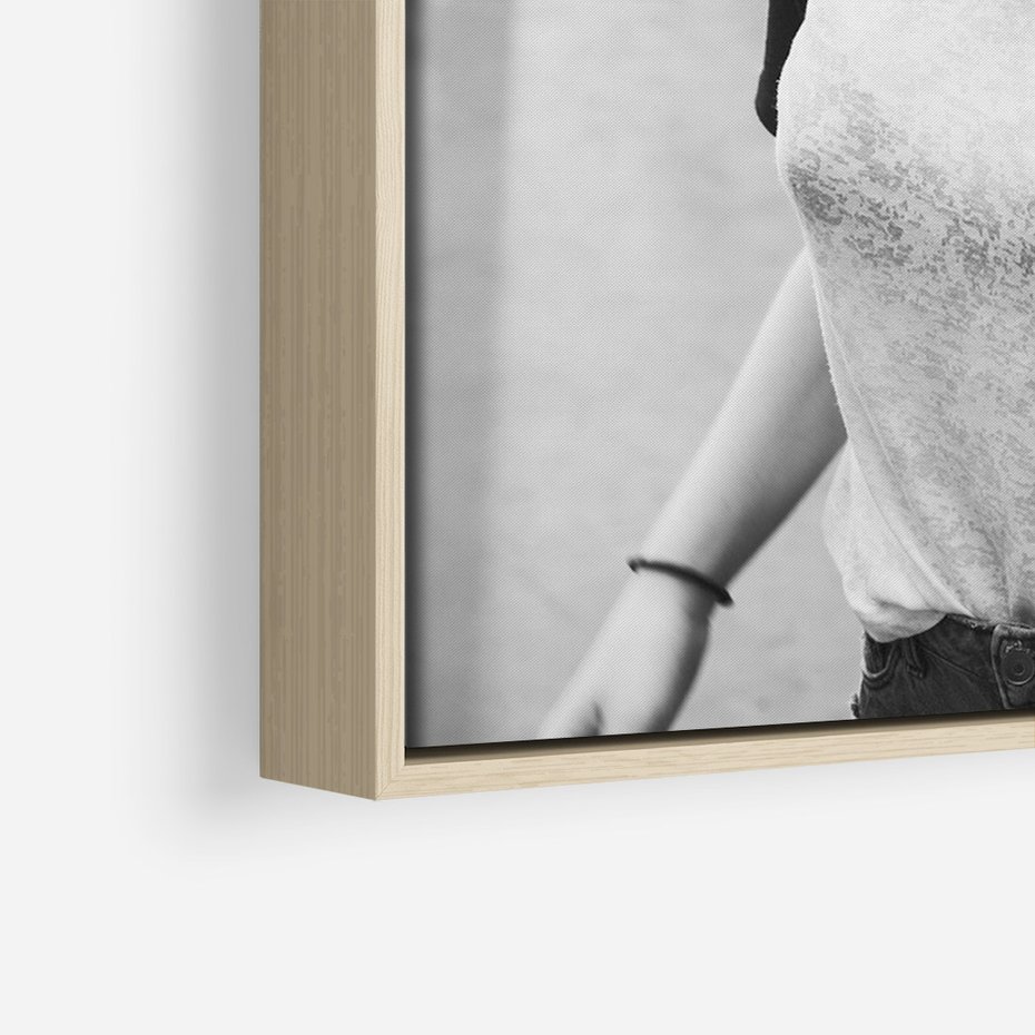 Obraz w ramie 50x70 - Letnia Młodość - nowoczesna fotografia, czarno biała - rama drewno