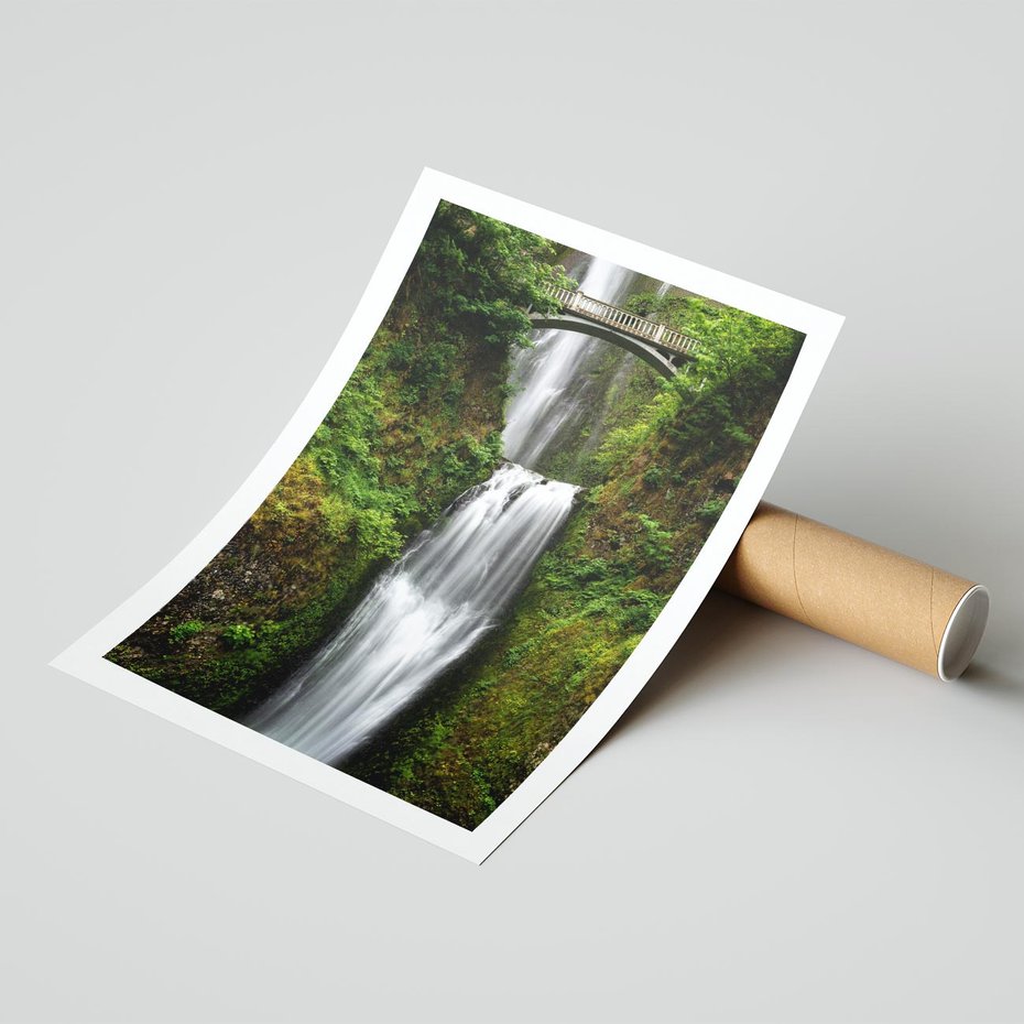 Plakat bez ramy 30x40 - Siła i Urok Natury - wodospad, las