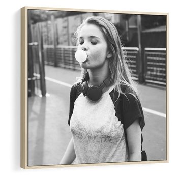 Obraz w ramie 80x80 - Letnia Młodość - nowoczesna fotografia, czarno biała - rama drewno