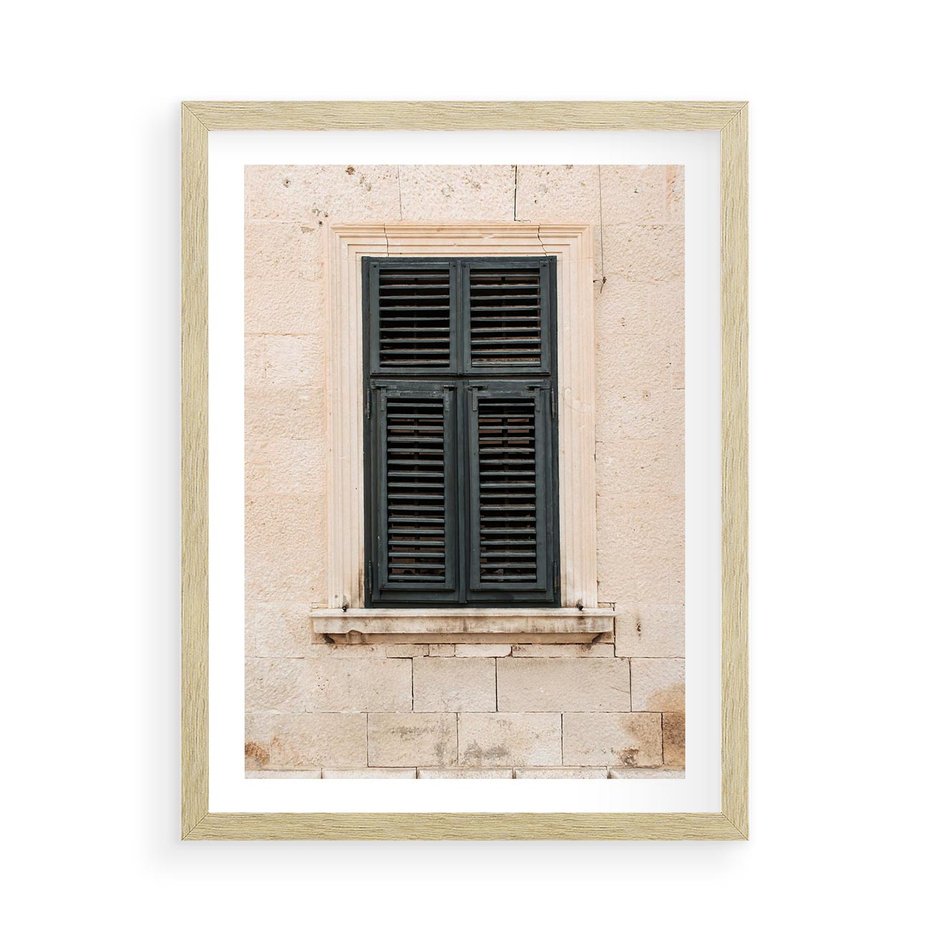 Plakat w ramie 50x70 - Urok Starego Okna z Zielonymi Okiennicami - stare okno, kamienica - rama drewno