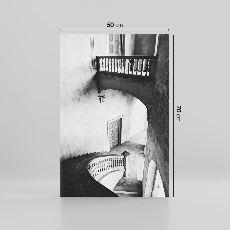 Obraz na płótnie 50x70 - Po Schodach w Dół - czarno białą fotgrafia, zakręcone schody w starek kamienicy