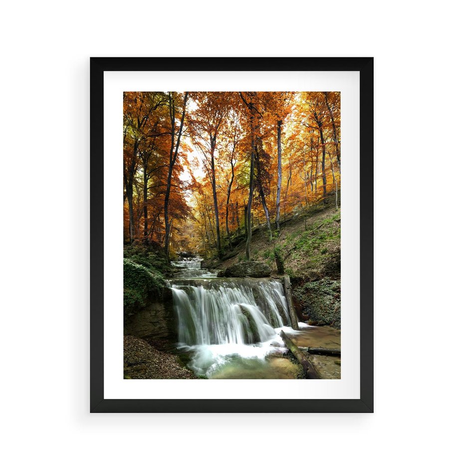 Plakat w ramie 40x50 - Jesienny wodospad w lesie - wodospad, las - rama czarna