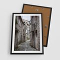 Plakat w ramie 50x70 - Malownicza uliczka we Włoszech - uliczka, Włoch - rama czarna