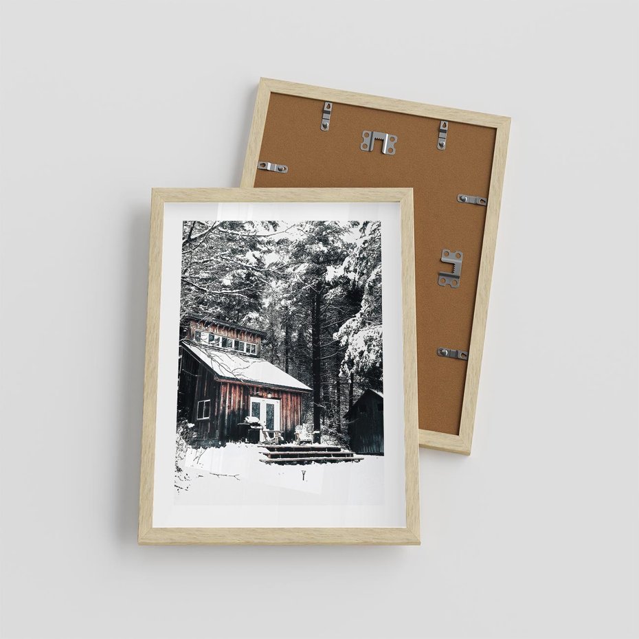 Plakat w ramie 30x40 - Zimowy Urok Drewnianego Domku - zima, drewniany domek - rama drewno