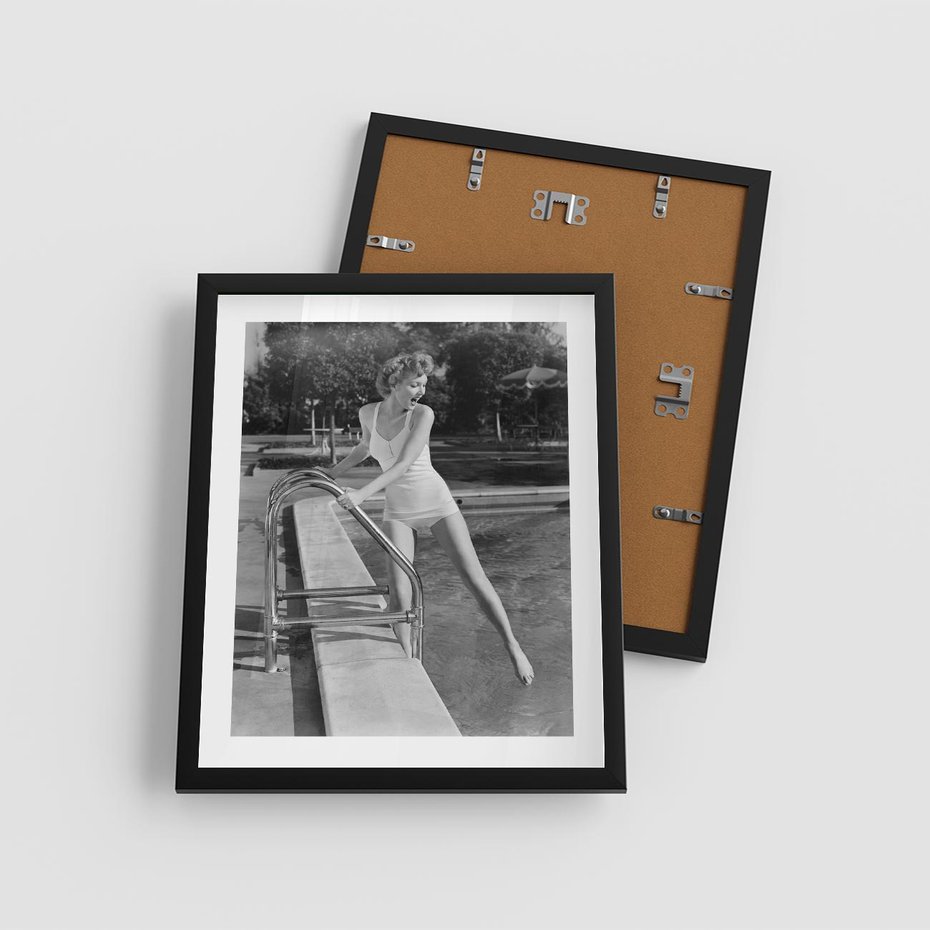 Plakat w ramie 40x50 - Retro Basen - retro zdjęcie, czarno białe - rama czarna