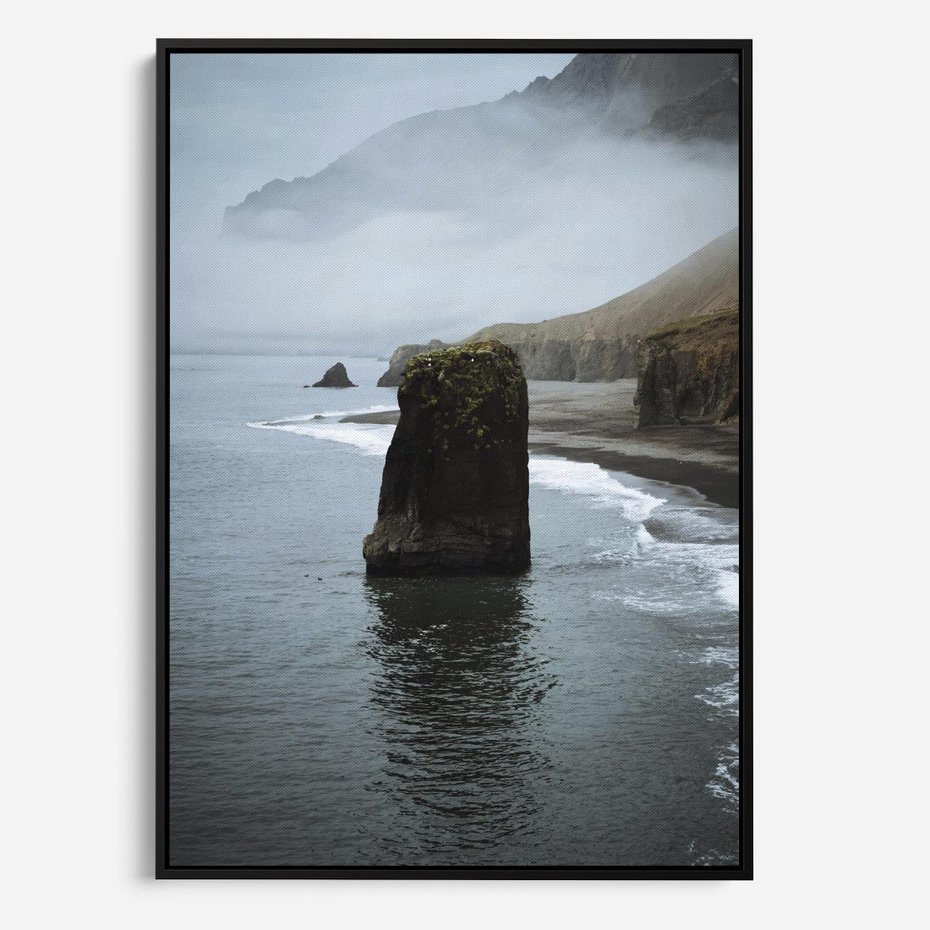 Obraz w ramie 70x100 - Mistyczna Aura - morze, mgła - rama czarna