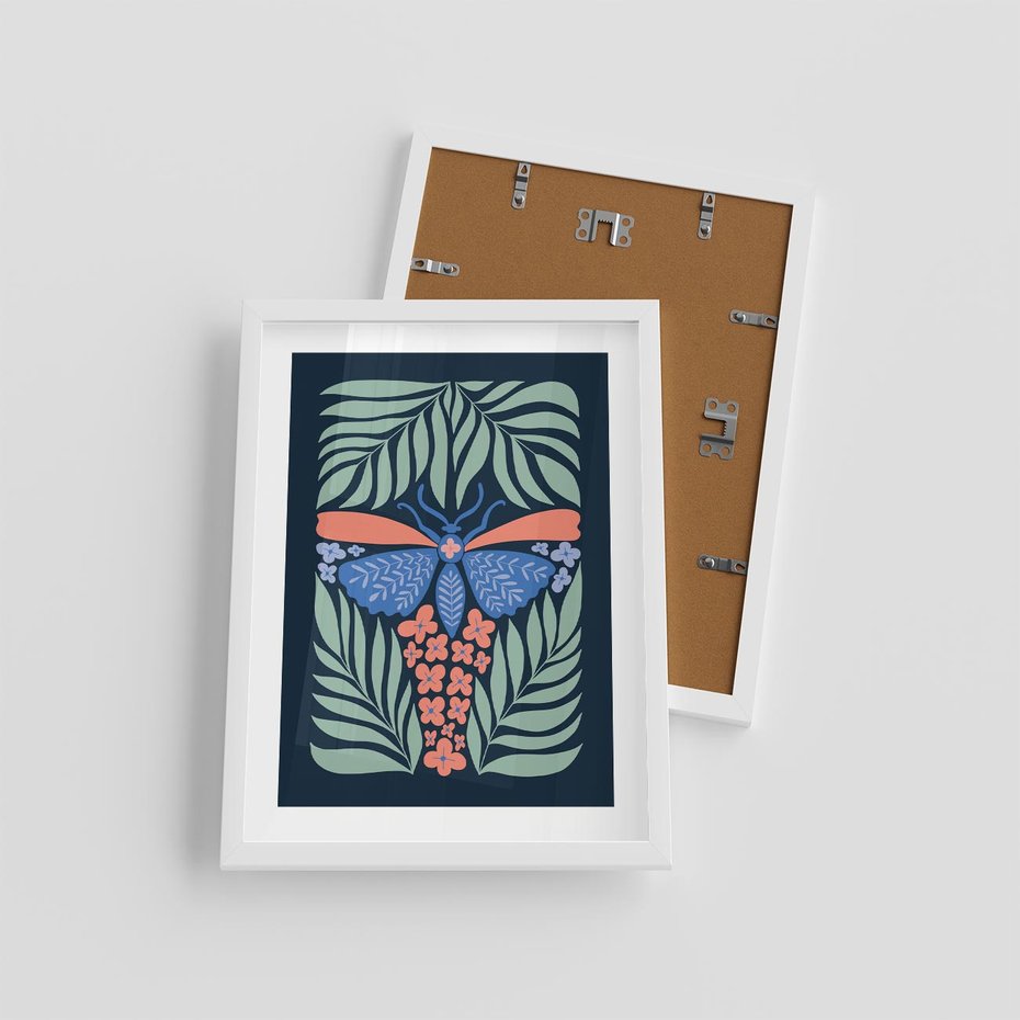 Plakat w ramie 30x40 - Granatowa Noc - granatowe tło, abstrajcyjna ćma - rama biała