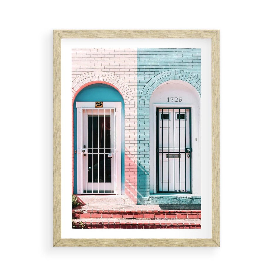 Plakat w ramie 50x70 - Urok Starych Drzwi - stare retro drzwi kamienicy, pastelowe kolory - rama drewno