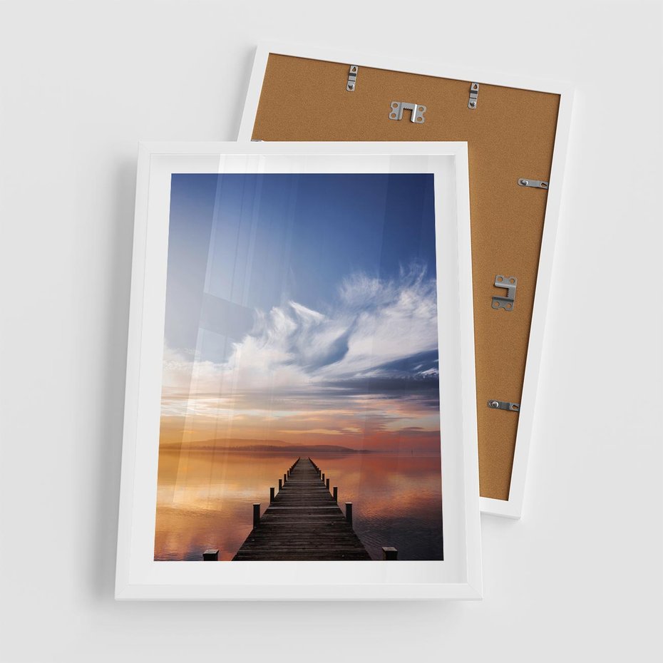 Plakat w ramie 50x70 - Magia Chwili - pomost, zachód - rama biała