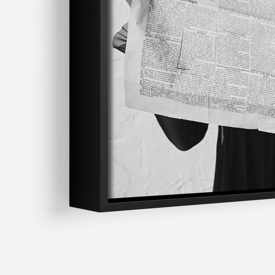 Obraz w ramie 50x50 - Nowe Wiadomości - retro zdjęcie, czarno białe - rama czarna