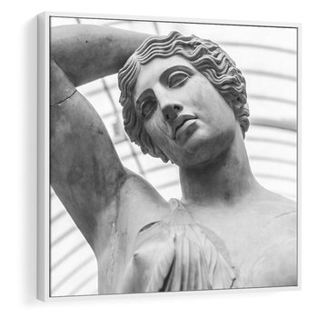 Obraz w ramie 80x80 - Zaklęta w Kamieniu - antyczna rzeźba kobiety na fotografii, czarno biała - rama biała