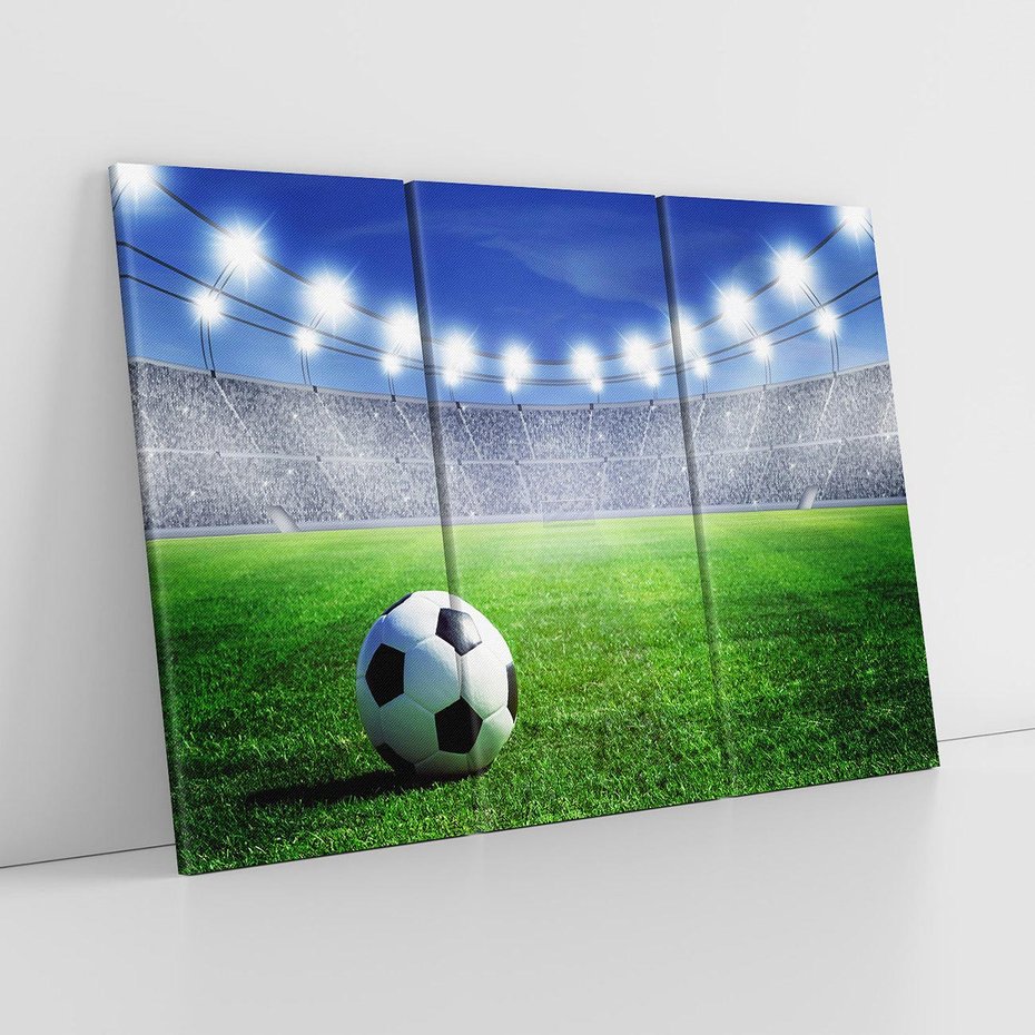 Obraz na płótnie 120x80 - Piłka nożna na stadionie: duch sportu - piłka nożna, stadion