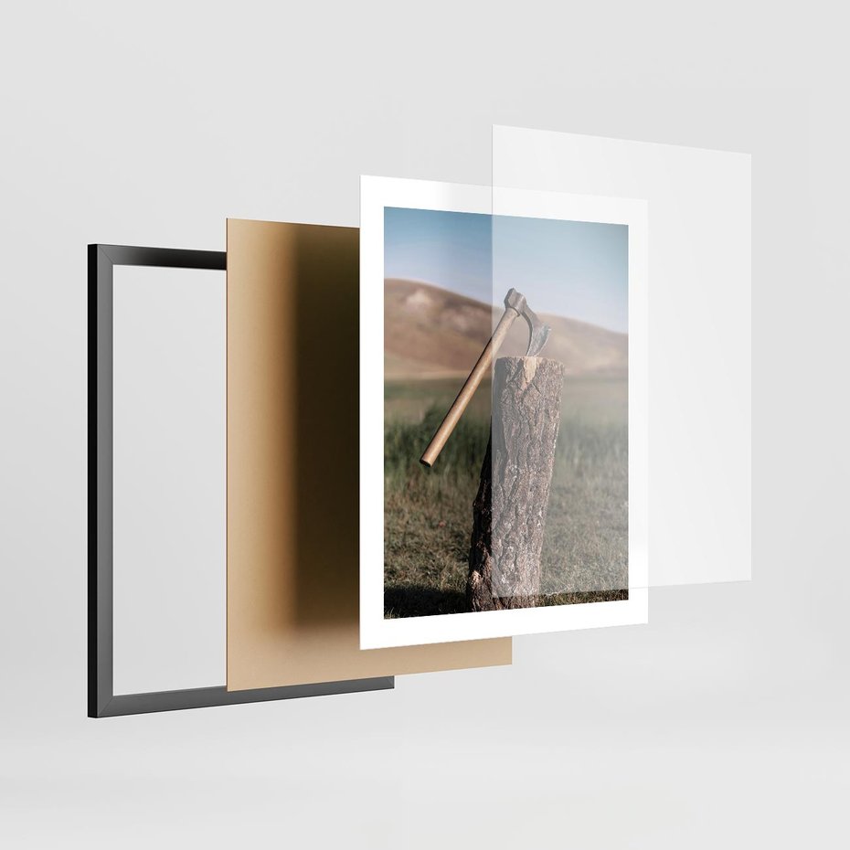 Plakat w ramie 40x50 - Rustykalna Praktyczność: Fotografia Siekiery - rustykalna fotografia, siekiera wbita w pieniek - rama czarna