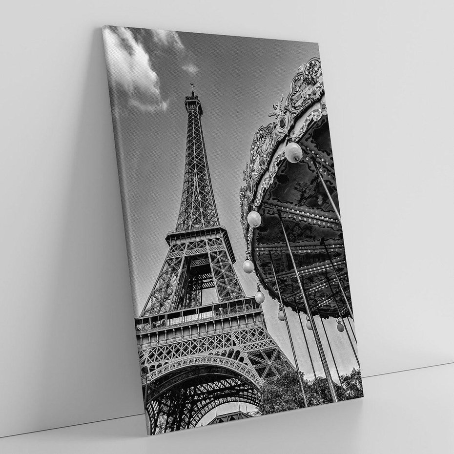 Obraz na płótnie 50x70 - Zabawa w Paryżu - czarno białe zdjecie, wieża eiffla