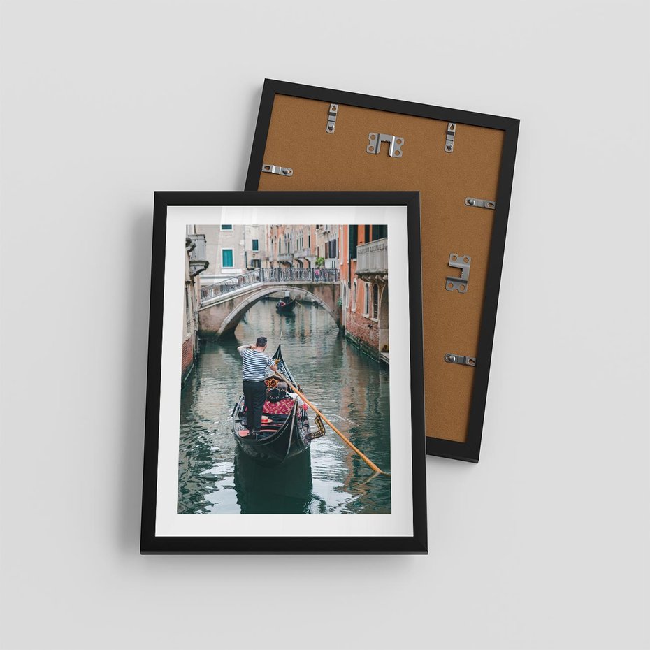 Plakat w ramie 30x40 - Kanały Wenecji - gondola, Wenecja - rama czarna