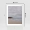 Plakat w ramie 40x50 - Mglista plaża - plaża, mgła - rama biała