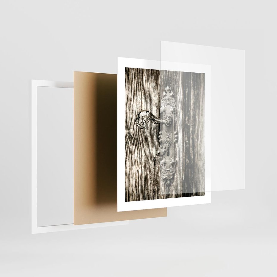 Plakat w ramie 40x50 - Stare Drzwi z Ozdobną Klamką - stare drzwi, klamka - rama biała