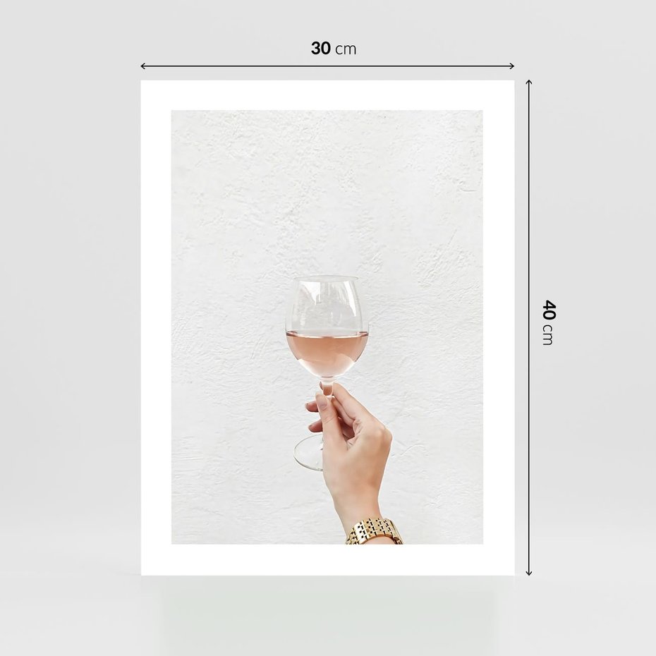 Plakat bez ramy 30x40 - Kobieca Dłoń i Różowe Wino - kieliszek różowego wina, kobieca dłoń
