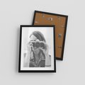 Plakat w ramie 30x40 - Zrób mi Zdjęcie - fotografia, kobieta z aparatem - rama czarna