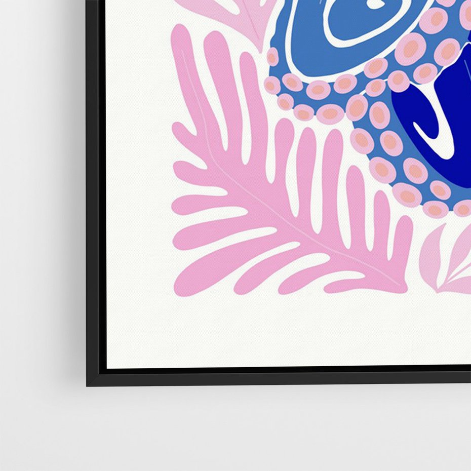 Obraz w ramie 50x70 - Rozkwitające marzenia - abstrakcyjna kompozycja, niebieska ośmiornica wśród różowej roślinnośći - rama czarna