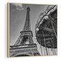 Obraz w ramie 50x50 - Zabawa w Paryżu - czarno białe zdjecie, wieża eiffla - rama drewno