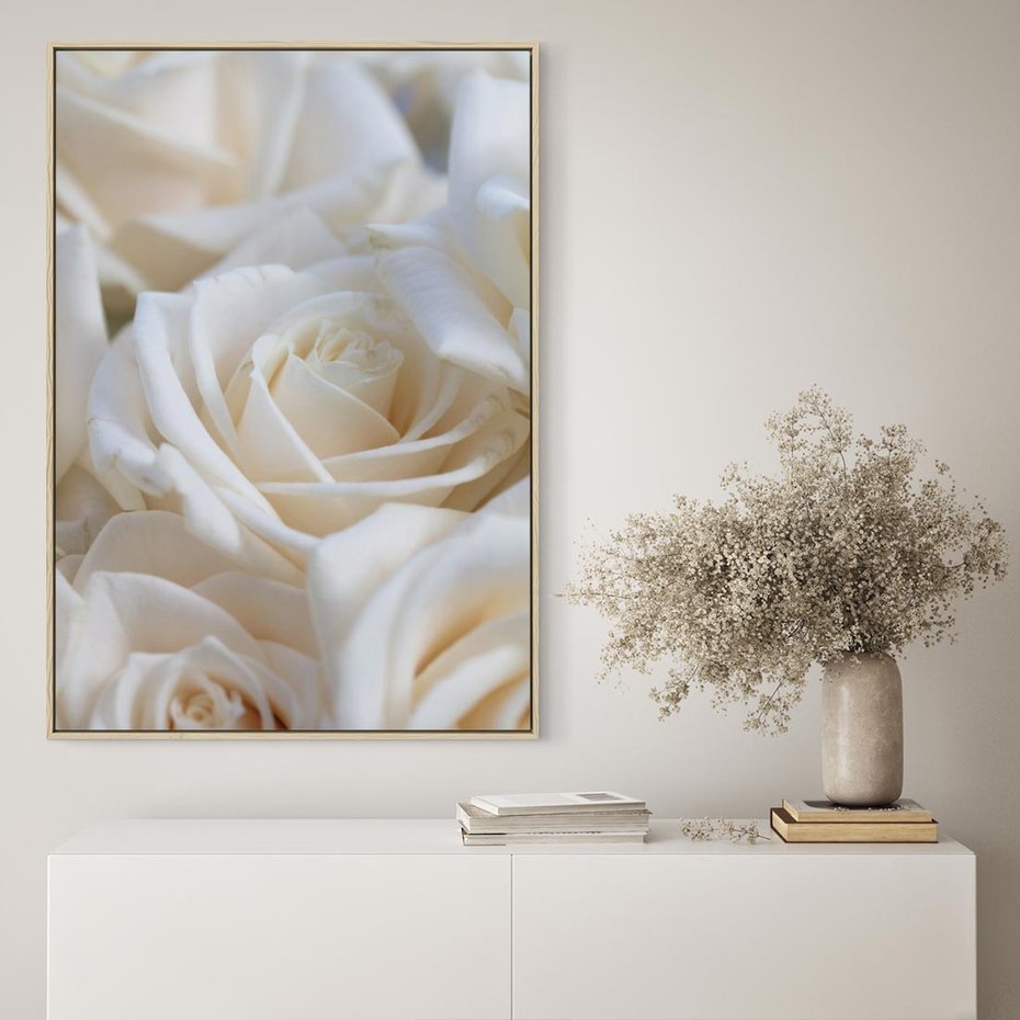 Obraz w ramie 50x70 - Białe róże piękności - białe, róże - rama drewno