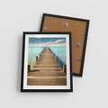 Plakat w ramie 40x50 - Pomost nad morską przestrzenią - pomost, morze - rama czarna