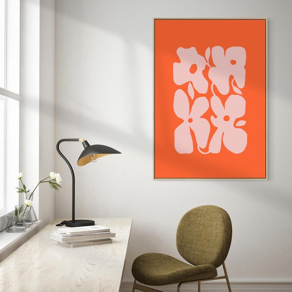 Obraz w ramie 80x120 - Taniec Abstrakcji - kwiaty, energetyczne pomarańczowe tłó - rama drewno