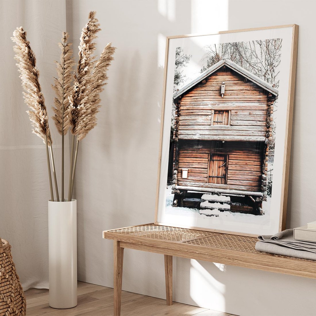 Plakat w ramie 50x70 - Śnieżny Ustronny Raj - domek w górach, śnieg - rama drewno