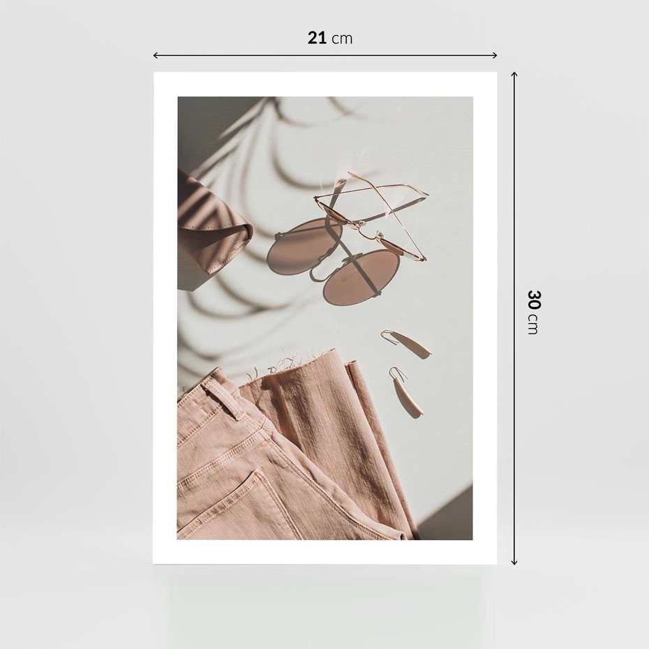 Plakat bez ramy 21x30 - Urok Pudrowego Różu - zdjęcie, moda