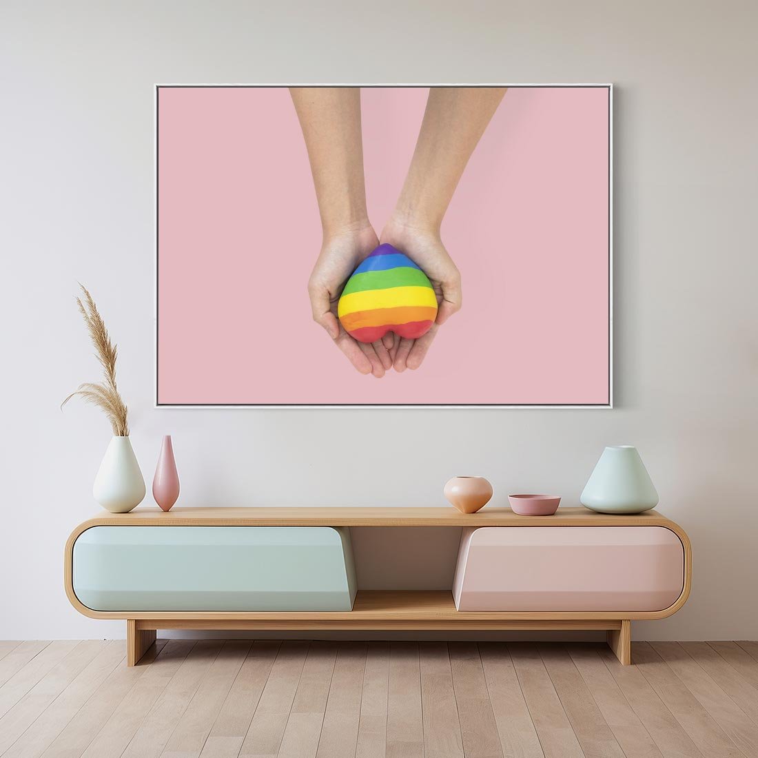 Obraz w ramie 120x80 - Miłość na Dłoniach - zdjęcie, dłonie trzymają ulepione tęczowe serce - rama biała