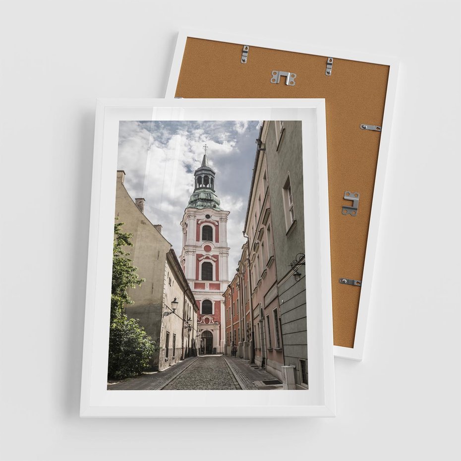 Plakat w ramie 50x70 - Magia perspektywy uliczki - uliczka, perspektywa - rama biała