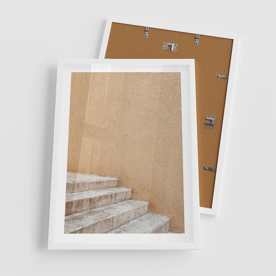 Plakat w ramie 50x70 - Schod w Beżu - schody, minimalizm - rama biała