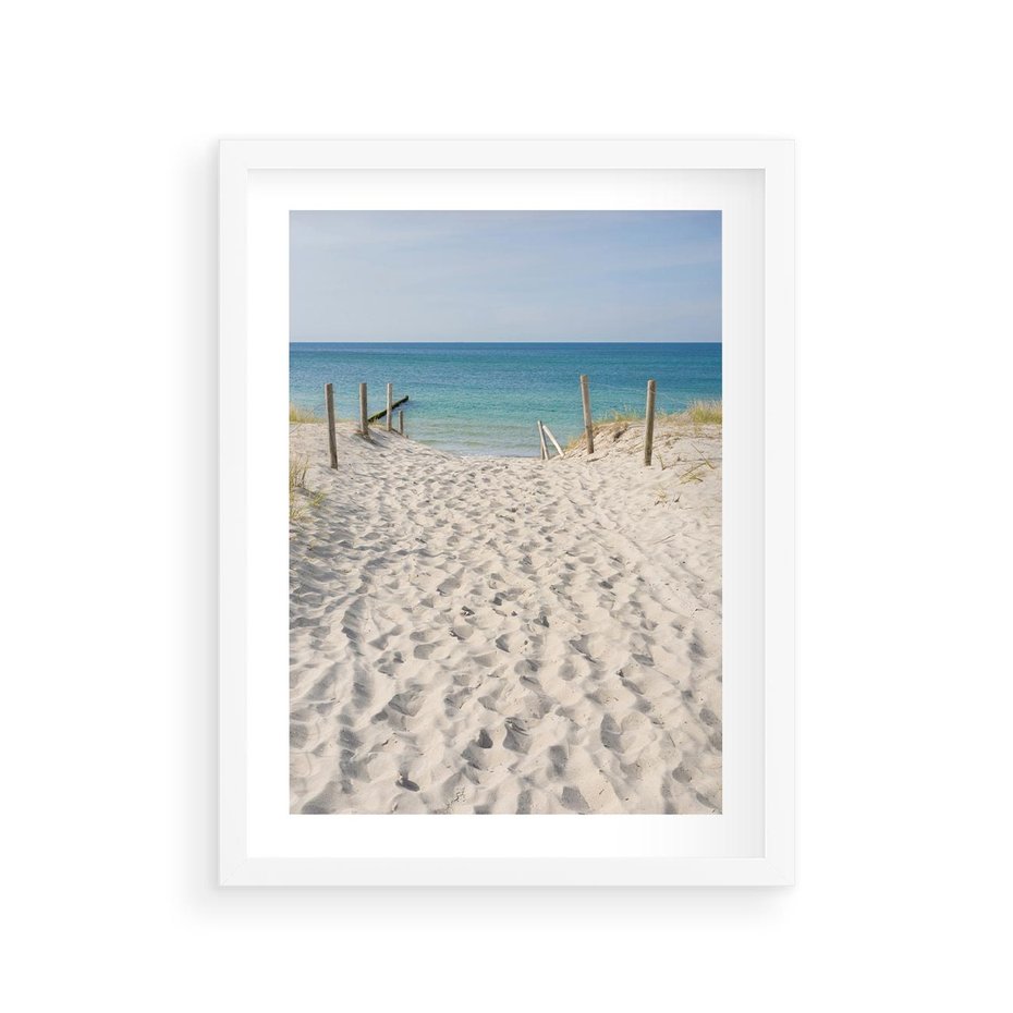 Plakat w ramie 30x40 - Harmonia plażowego morza - plaża, morze - rama biała