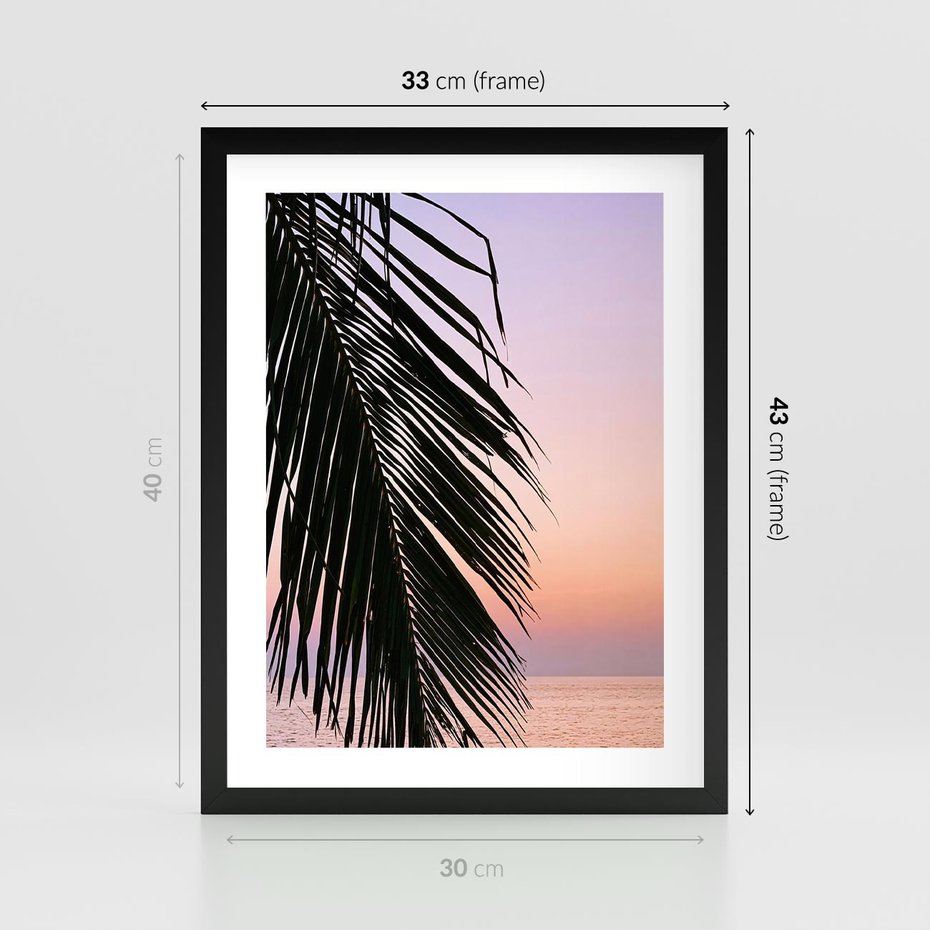 Plakat w ramie 30x40 - Liście Palmy nad Morzem - zachód słońca, liście palmy na tle nieba i morza - rama czarna