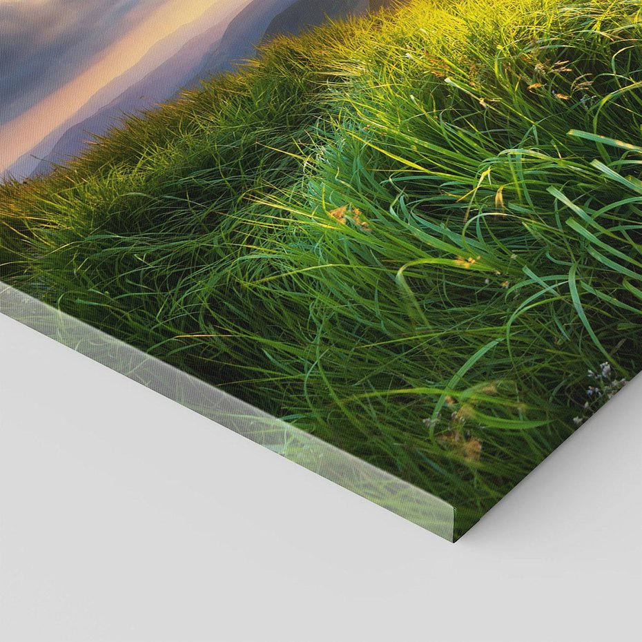 Obraz na płótnie 70x50 - Bliskość Natury - góry, łąka