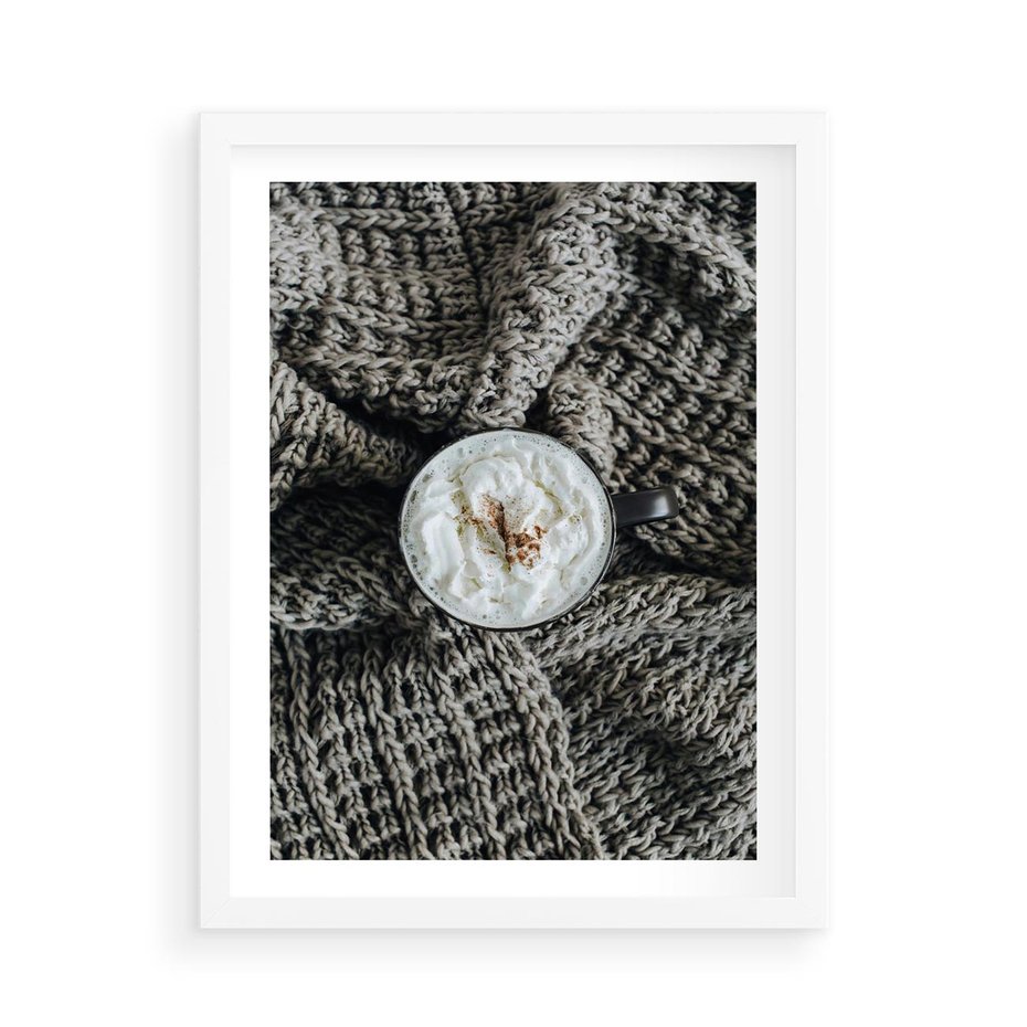 Plakat w ramie 50x70 - Relaks z Kawą i Kocem - ciepły wełniany koc, kawa z bitą śmietaną - rama biała