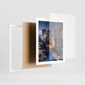 Plakat w ramie 40x50 - Miasto nocą z wieżowcami w tle - miasto, nocą - rama biała