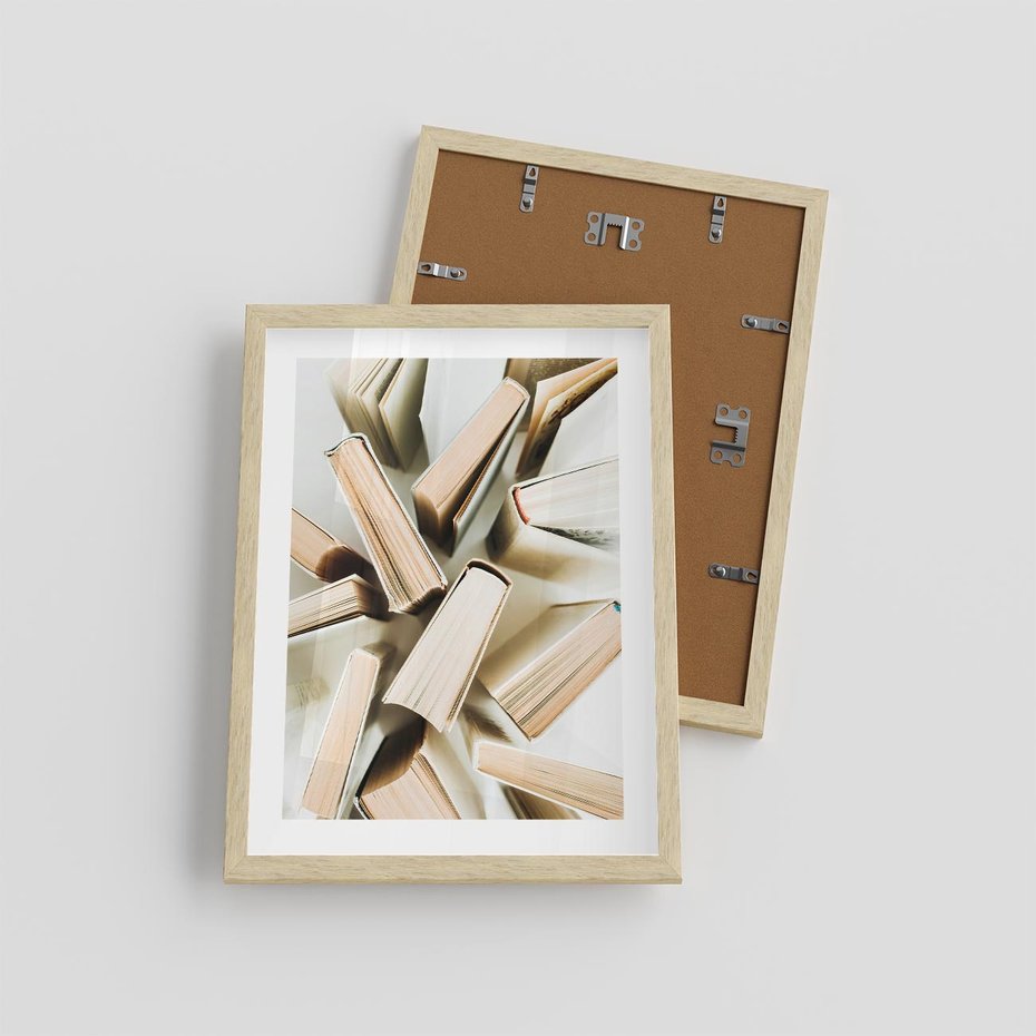 Plakat w ramie 30x40 - Odcienie Wiedzy - książki, ujęcie z góry - rama drewno