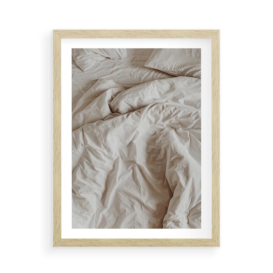 Plakat w ramie 50x70 - Spokojna Noc - biała pościel, zdjęcie do sypialni - rama drewno